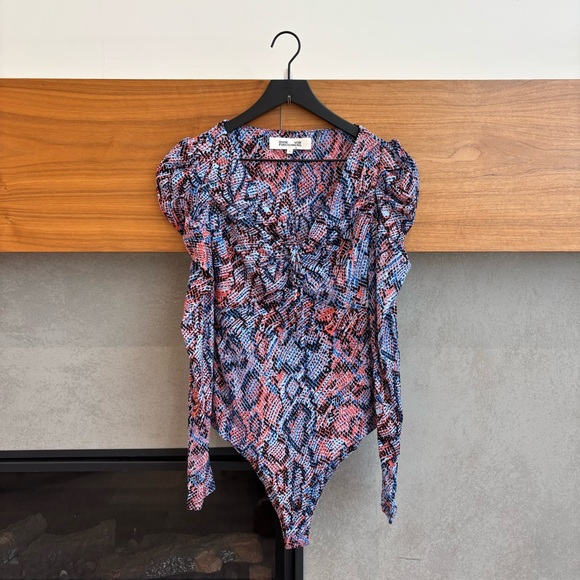 NWOT Diane von Furstenberg Roland ruched printed mesh bodysuit, Size M - Picture 7 of 15